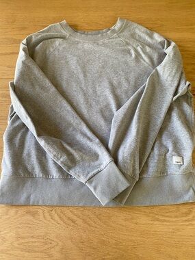 Vuori women’s Light Heather Gray Crewneck